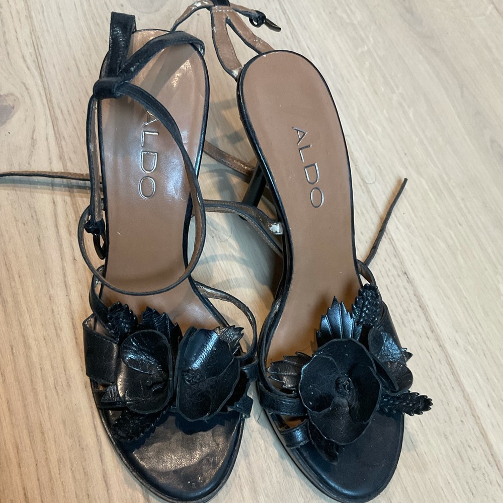 Aldo size 5 shoes black with flowers